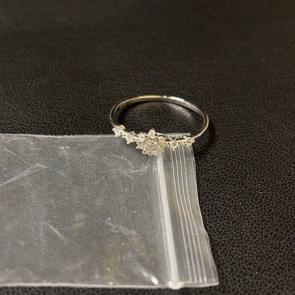 New* Snowflakes With Rhinestone 925 Sterling Silver Ring